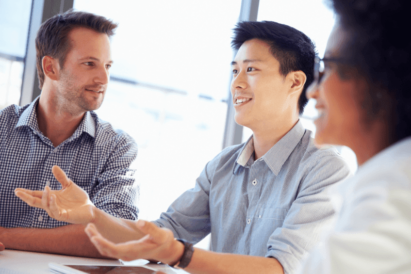 Sử dụng thành thạo tiếng Anh giao tiếp trong công việc giúp bạn có nhiều cơ hội thăng tiến hơn