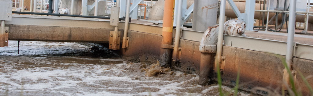 industrial waste /ɪnˈdʌstrɪəl weɪst/: chất thải công nghiệp
