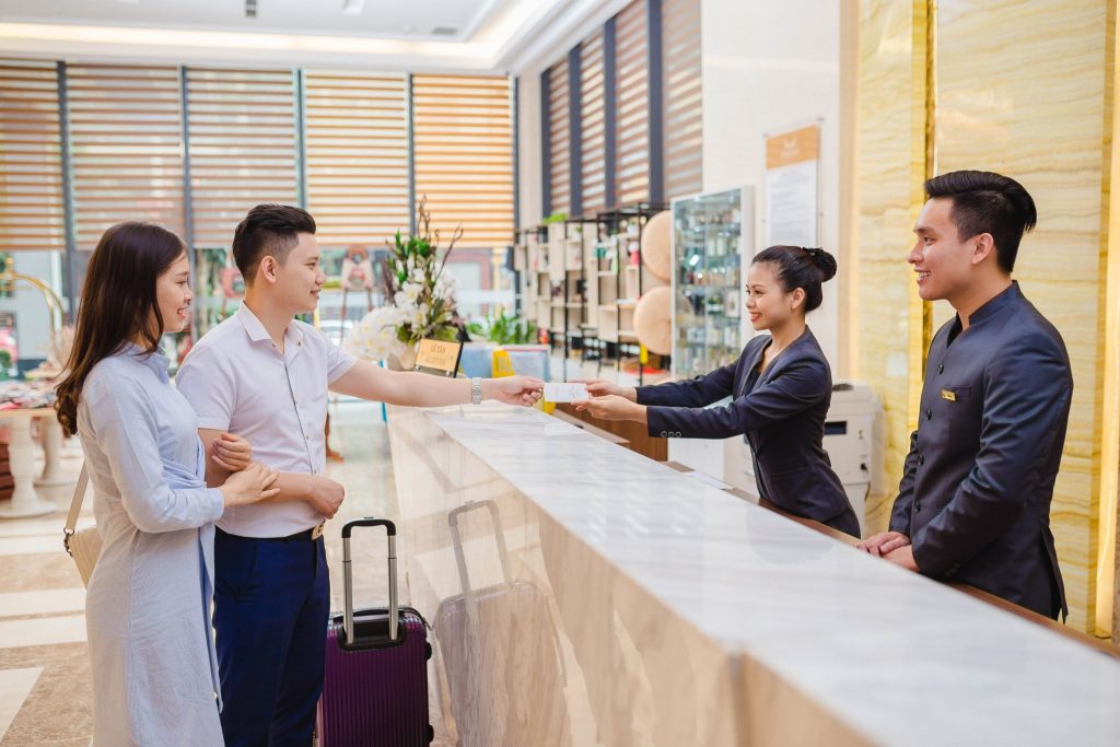 Một số mẫu câu giao tiếp tiếng Anh chuyên ngành khách sạn