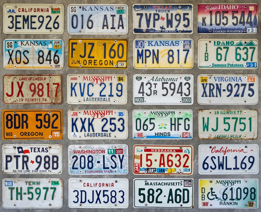 License plate /ˈlʌɪs(ə)ns pleɪt/: biển số xe