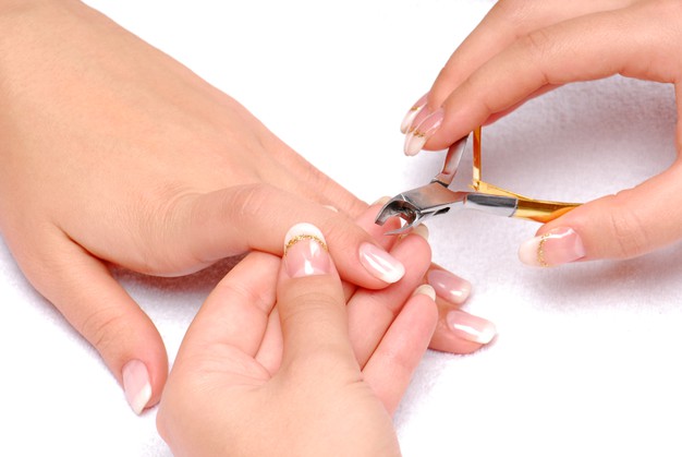 Làm nail