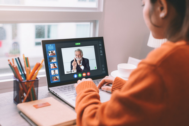 Những mẫu câu tiếng Anh hữu ích khi họp video call