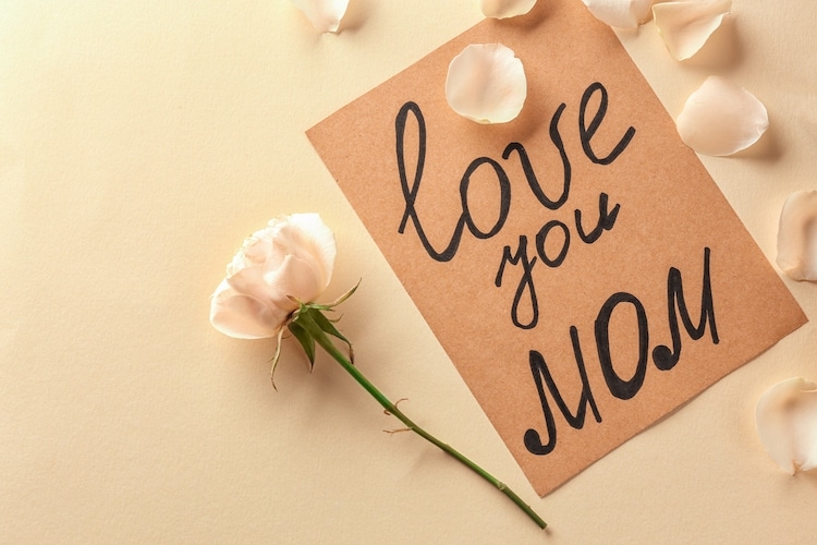 Hãy dành tặng những bông hoa và lời chúc ngọt ngào cho mẹ của bạn nhé!