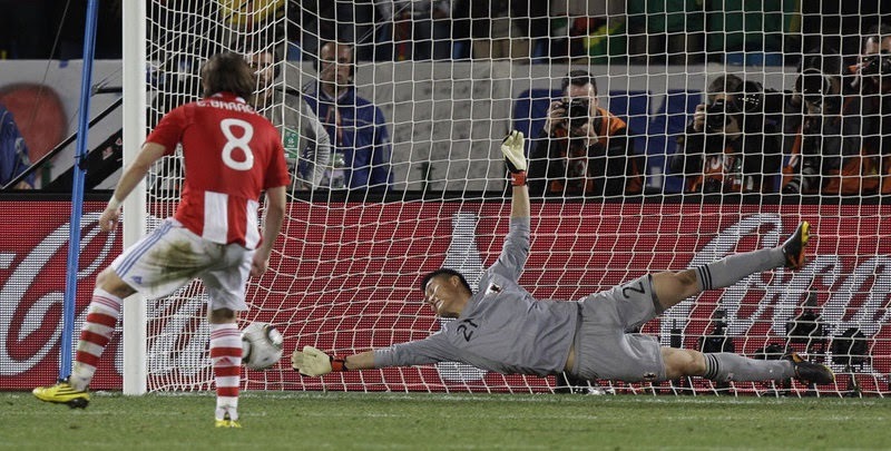 Goalkeeper, goalie (n): thủ môn